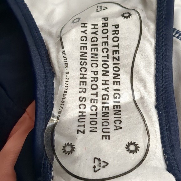 Cupshe Swimsuit Color Block Cut Out One Piece Swimsuit Built in Bra Med NWT - Picture 7 of 9